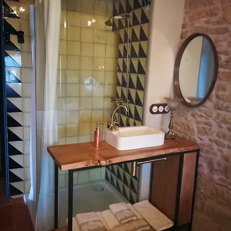 فندق مبيت وإفطار La Casa Dels Ocells (adults Only)